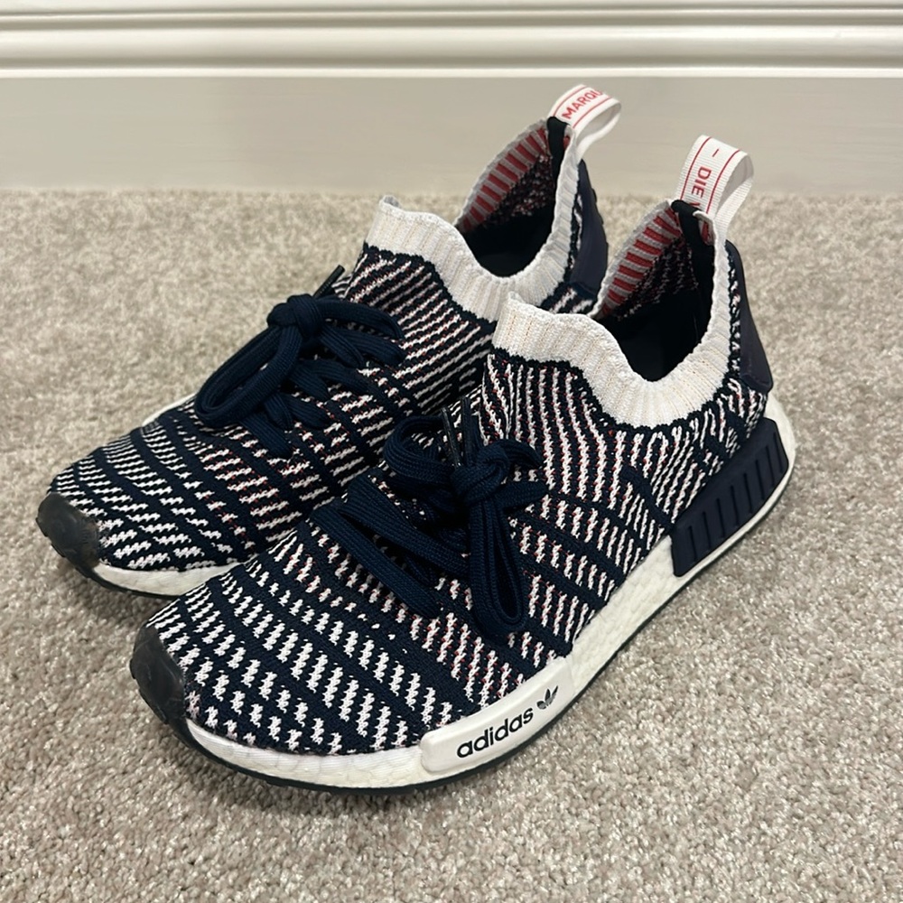 Adidas sneakers size 8.5.